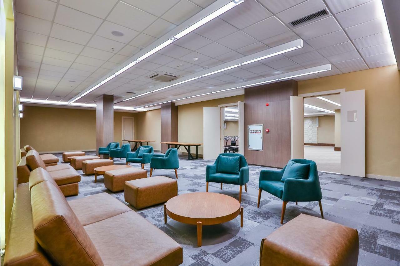 Transamerica Collection ゴイアニア エクステリア 写真 The 2018 renovated lobby of the Student Union Building